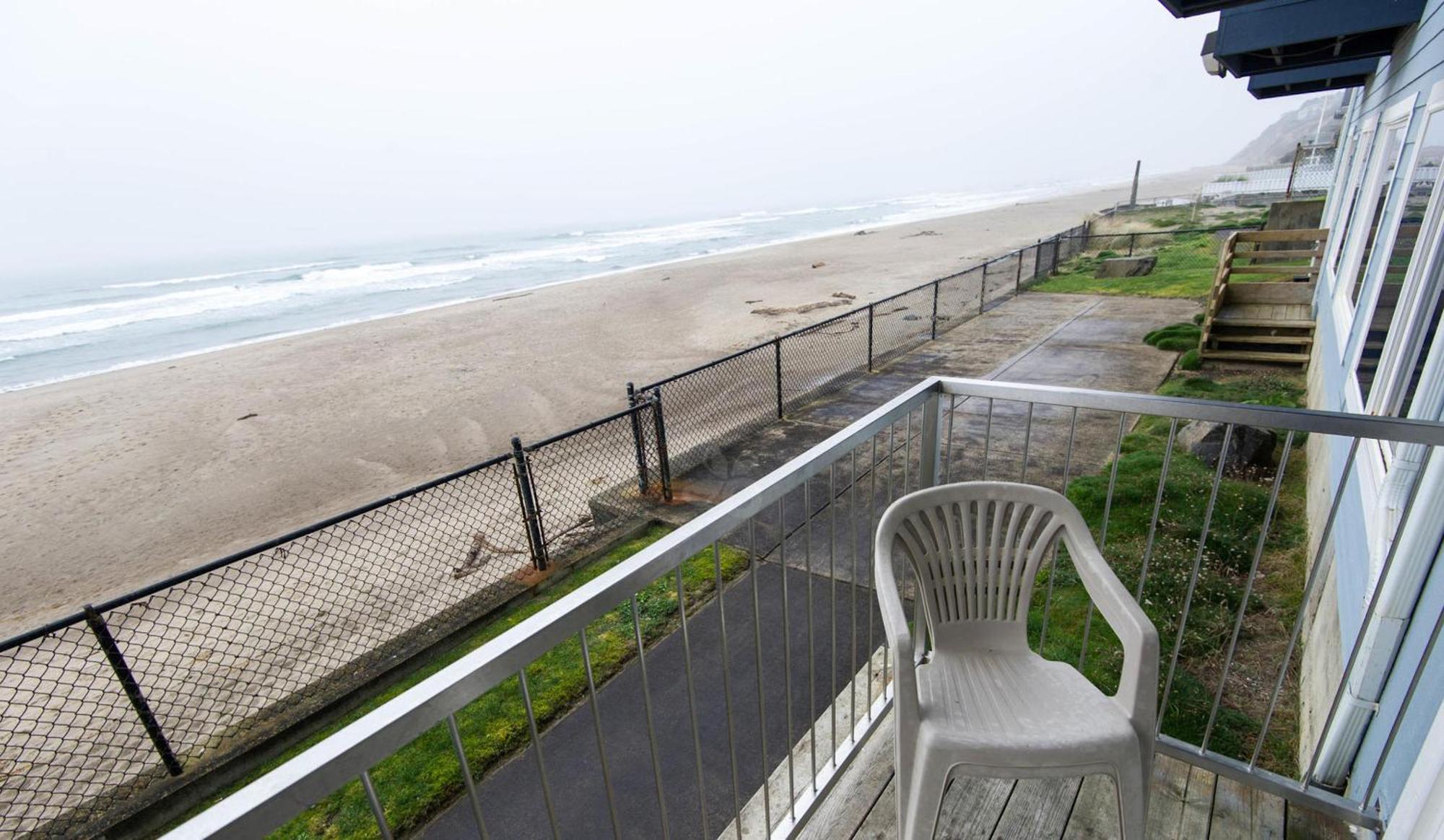 Sandcastle Beachfront Lincoln City Exterior photo
