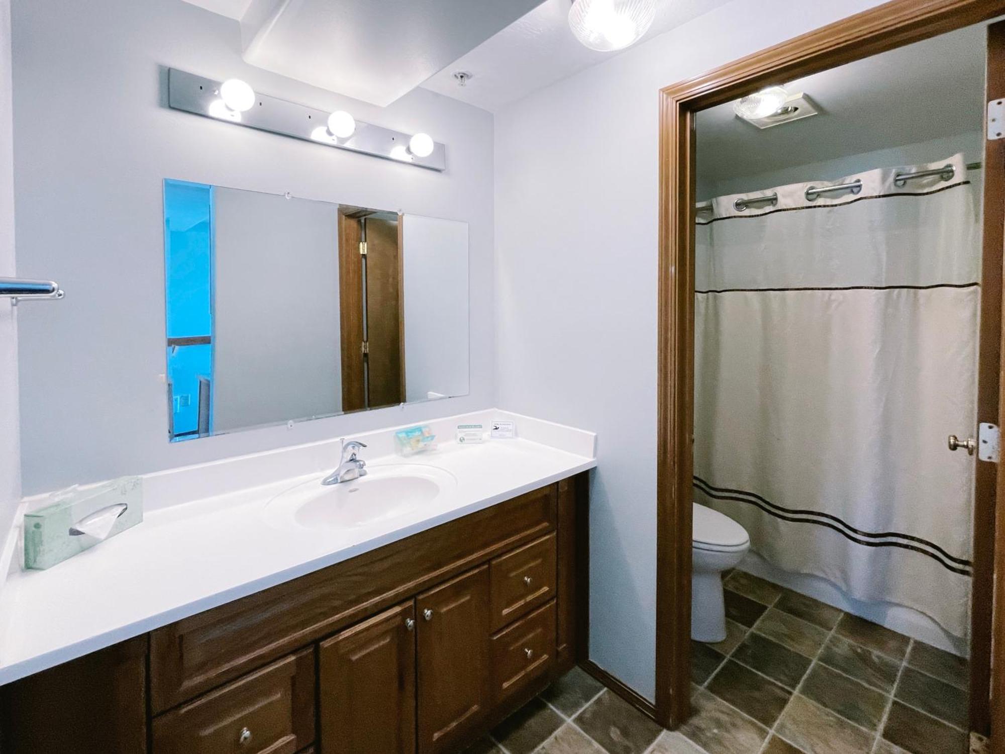 Sandcastle Beachfront Lincoln City Room photo