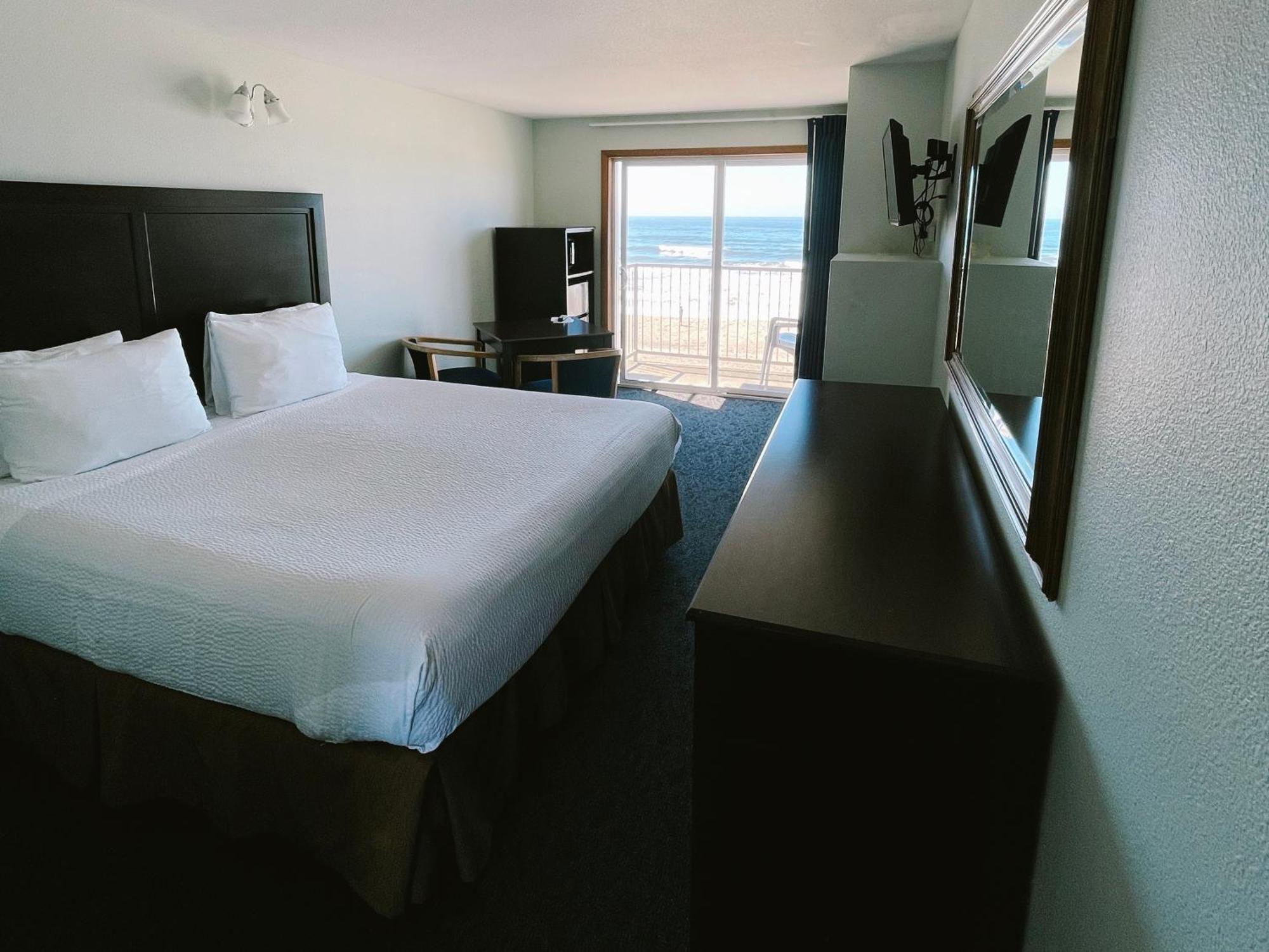 Sandcastle Beachfront Lincoln City Room photo
