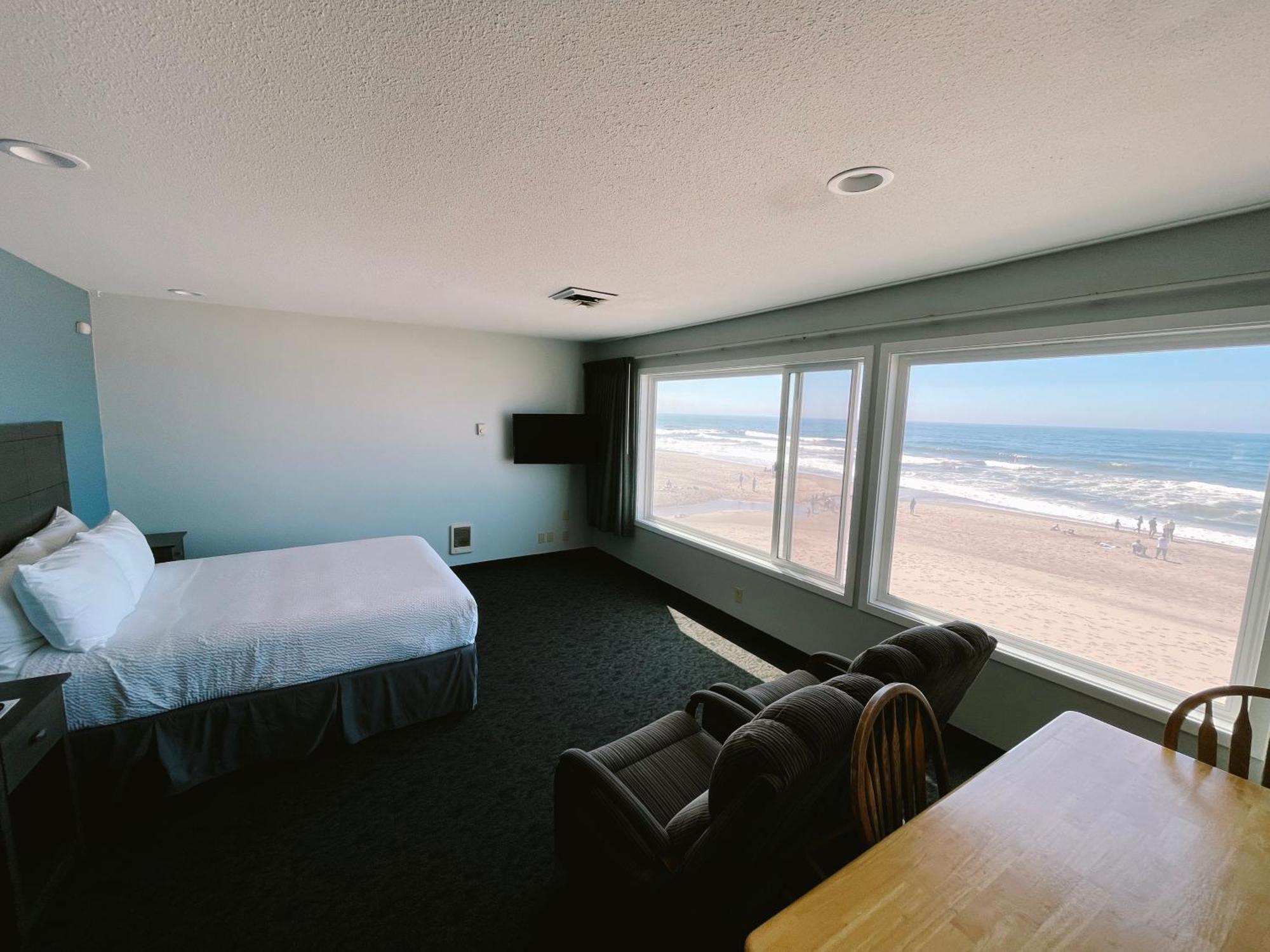 Sandcastle Beachfront Lincoln City Room photo