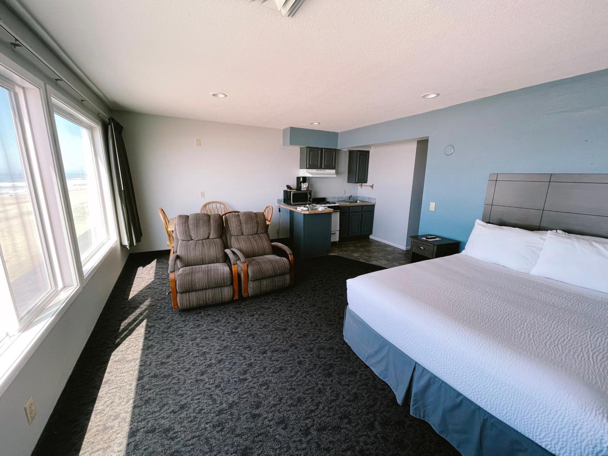 Sandcastle Beachfront Lincoln City Room photo