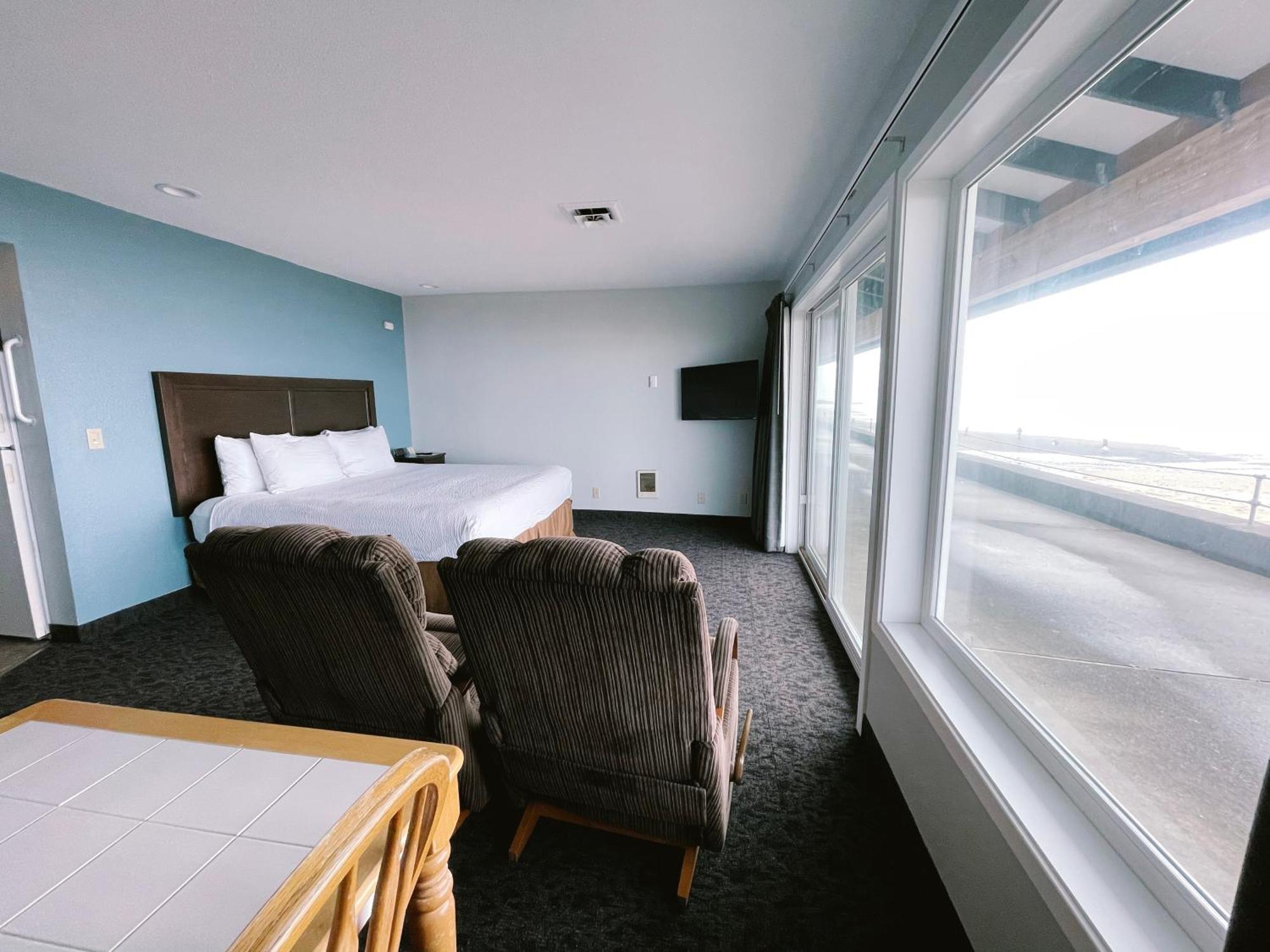 Sandcastle Beachfront Lincoln City Room photo