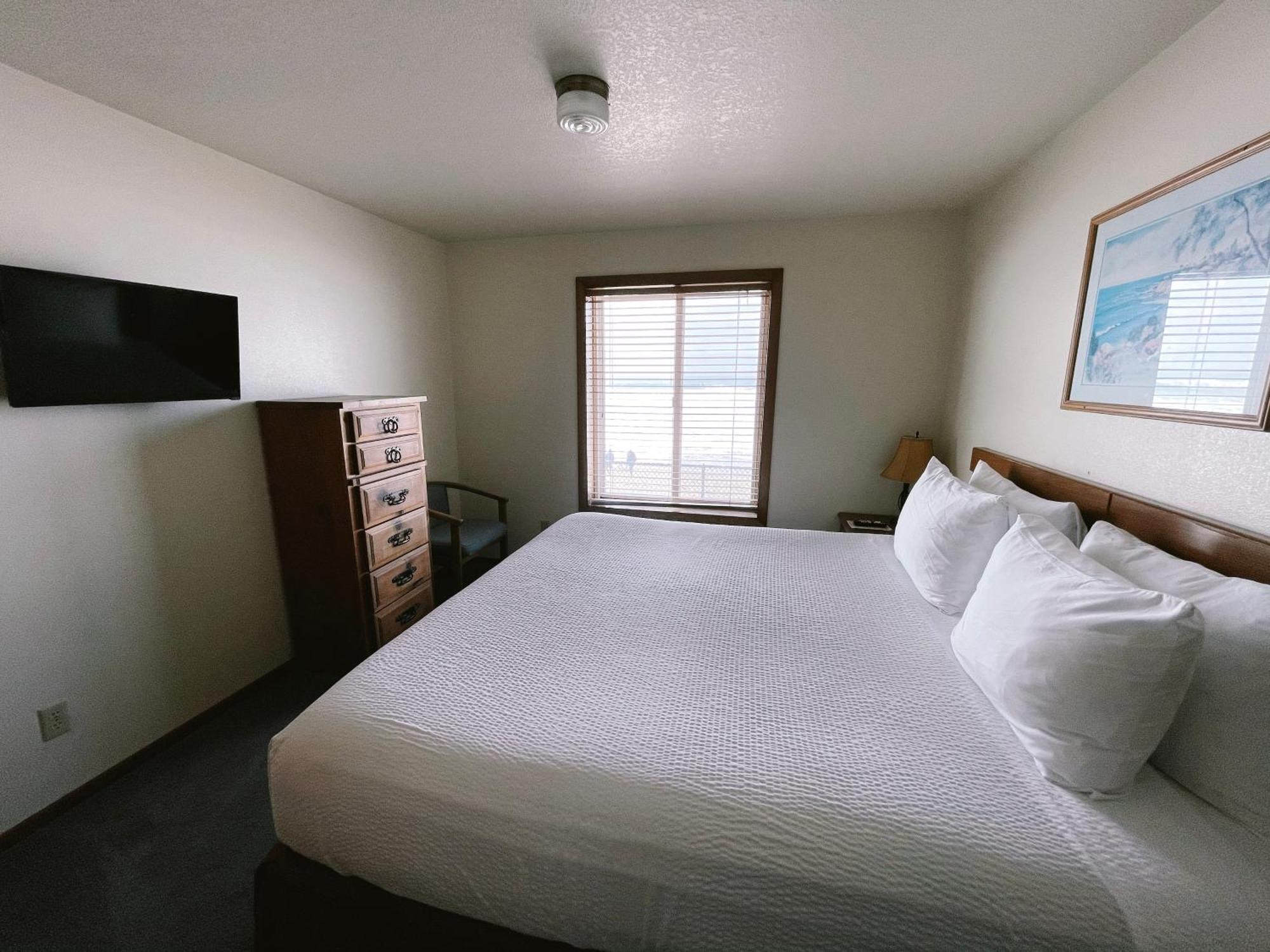 Sandcastle Beachfront Lincoln City Room photo