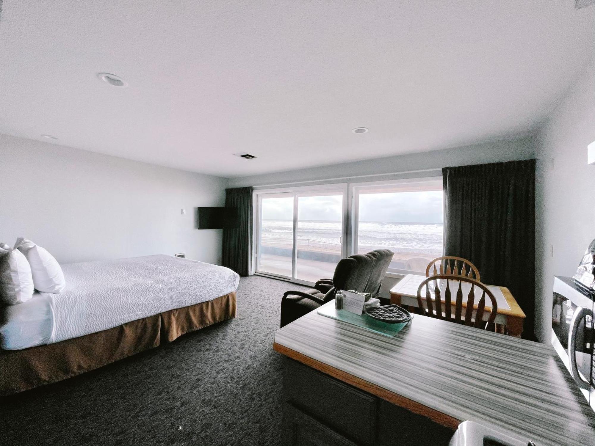 Sandcastle Beachfront Lincoln City Room photo
