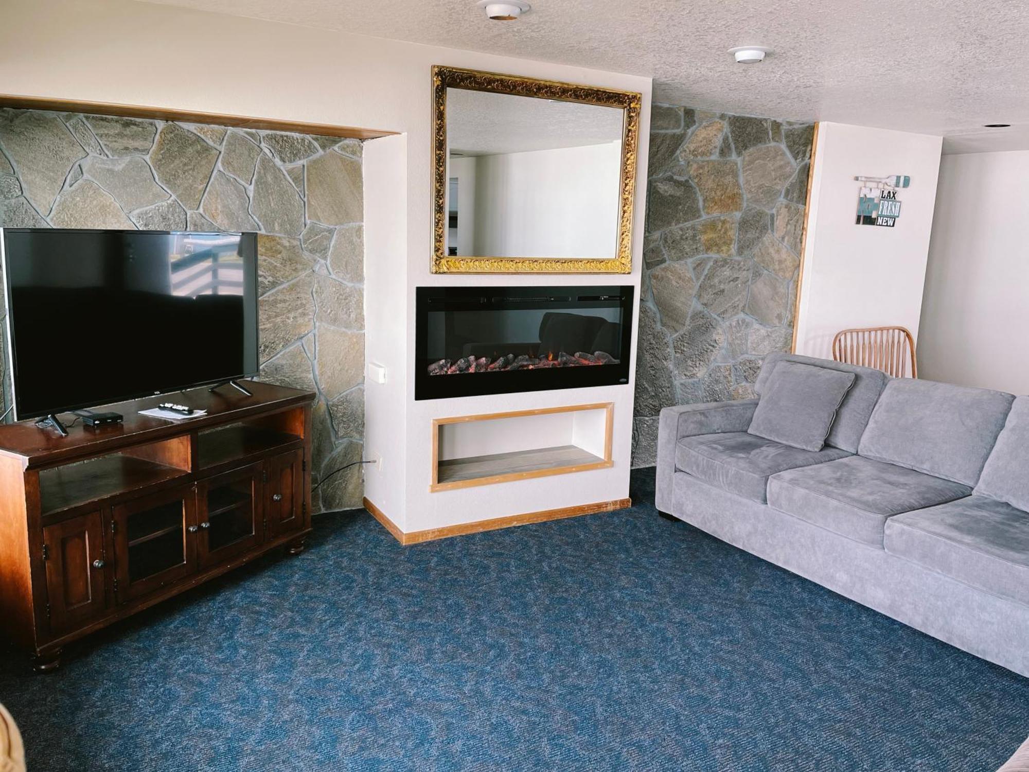 Sandcastle Beachfront Lincoln City Room photo