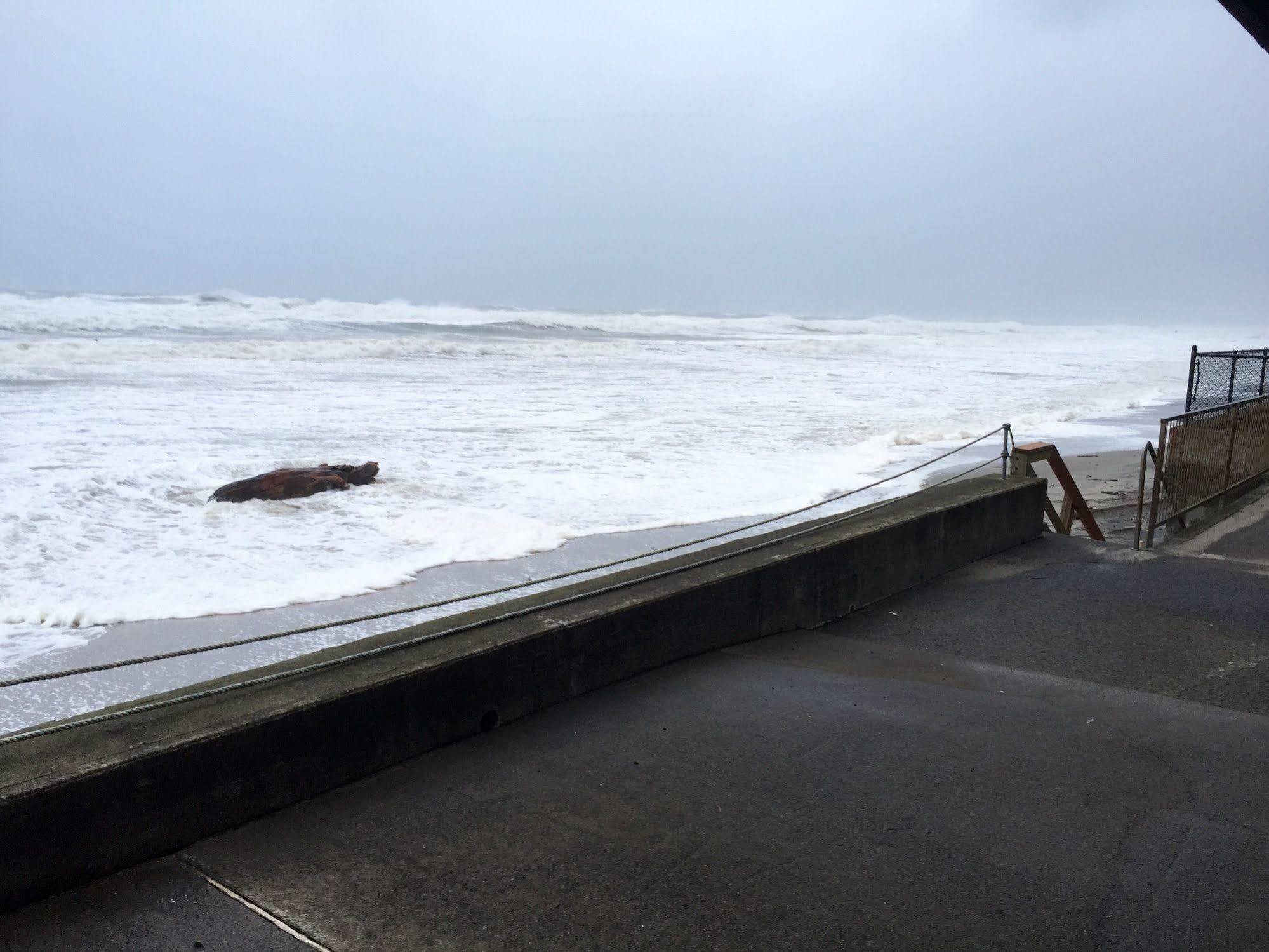 Sandcastle Beachfront Lincoln City Exterior photo