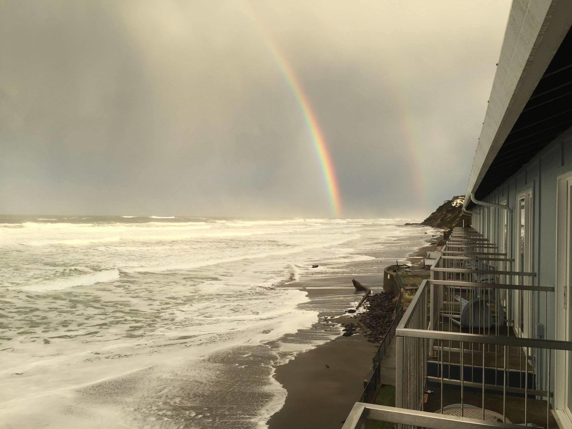 Sandcastle Beachfront Lincoln City Exterior photo